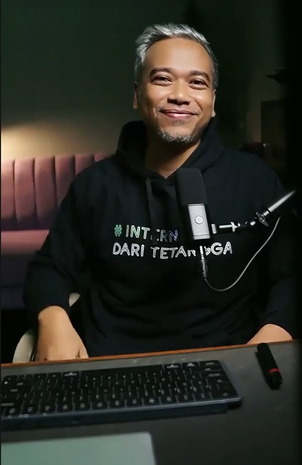 Jaket Hoodie Internet Dari Tetangga